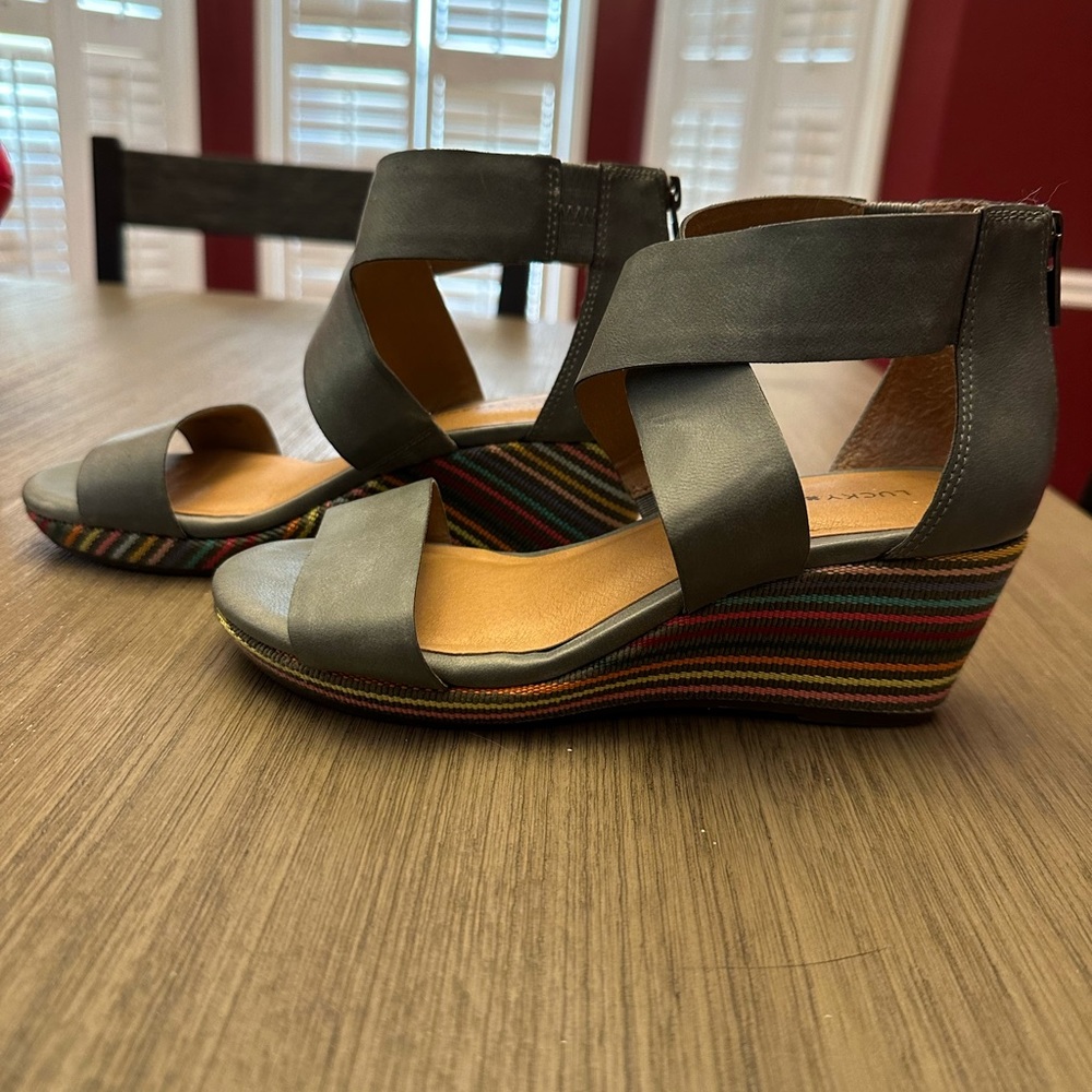 ⭐️2for$15⭐️ Lucky Brand wedge sandals